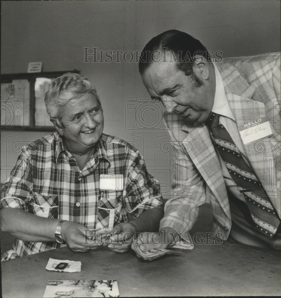 1981 Press Photo National Guard reunion, E. Rutledge &amp; friend, Phenix City, AL - Historic Images