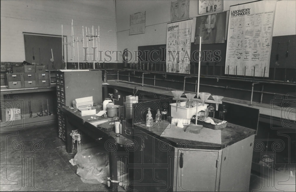 1983 Pell City High School Science Lab - Historic Images