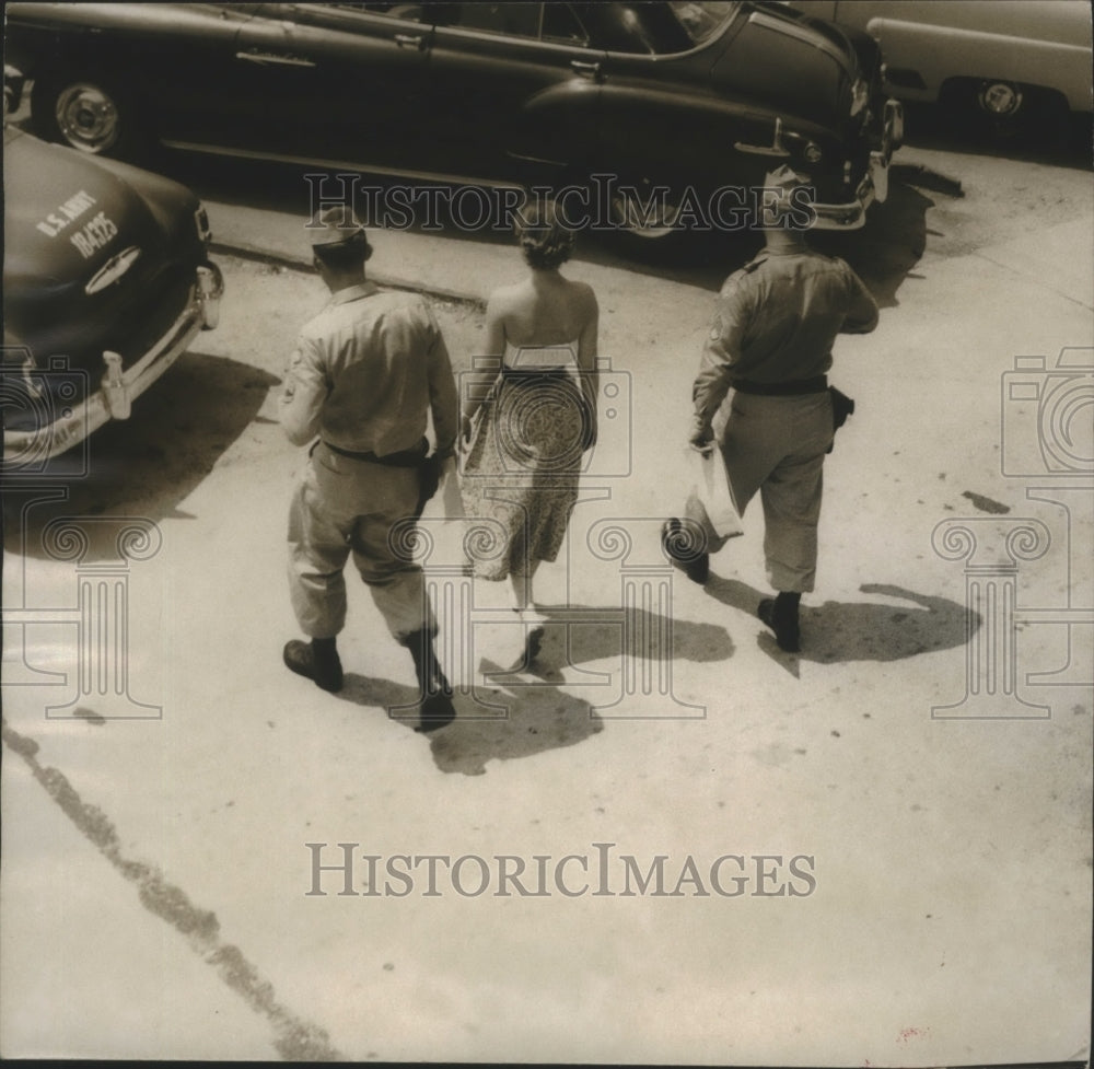 1954 Carolyn Willis going back to jail after being quizzed, Phenix - Historic Images