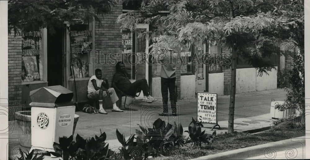 1986 Tour of Birmingham&#39;s black businesses on 4th Avenue North - Historic Images