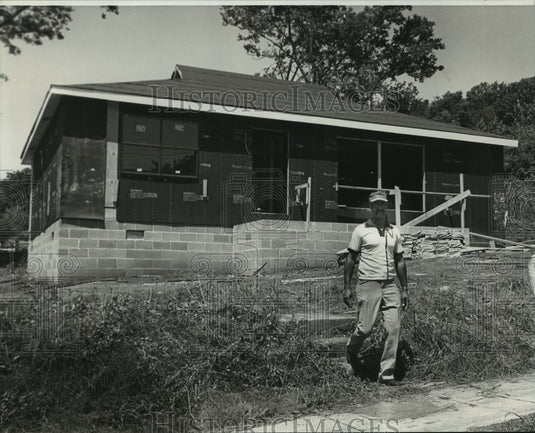 1982, Eddie Patton at housing development for the needy, Alabama - Historic Images