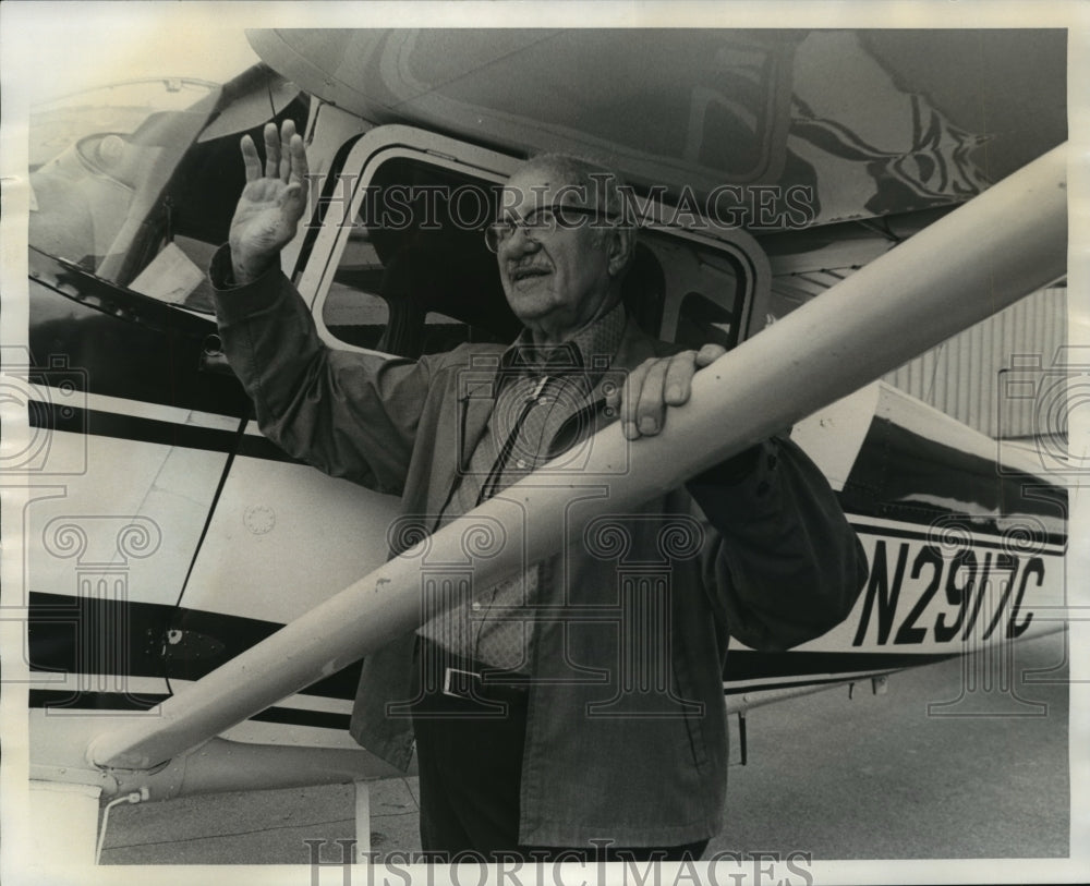 1976 Glenn Messer celebrates 65th anniversary of flying-Historic Images