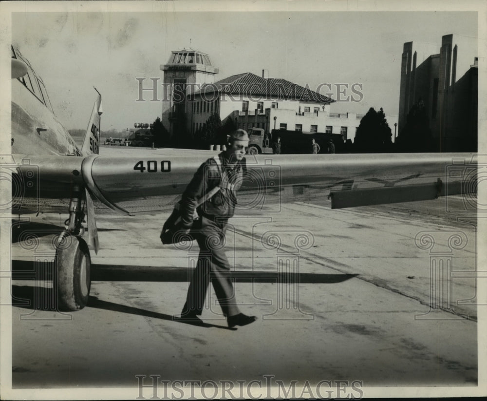 1943 Maxwell Air Force Base - Man at Maxwell Field, Montgomery - Historic Images