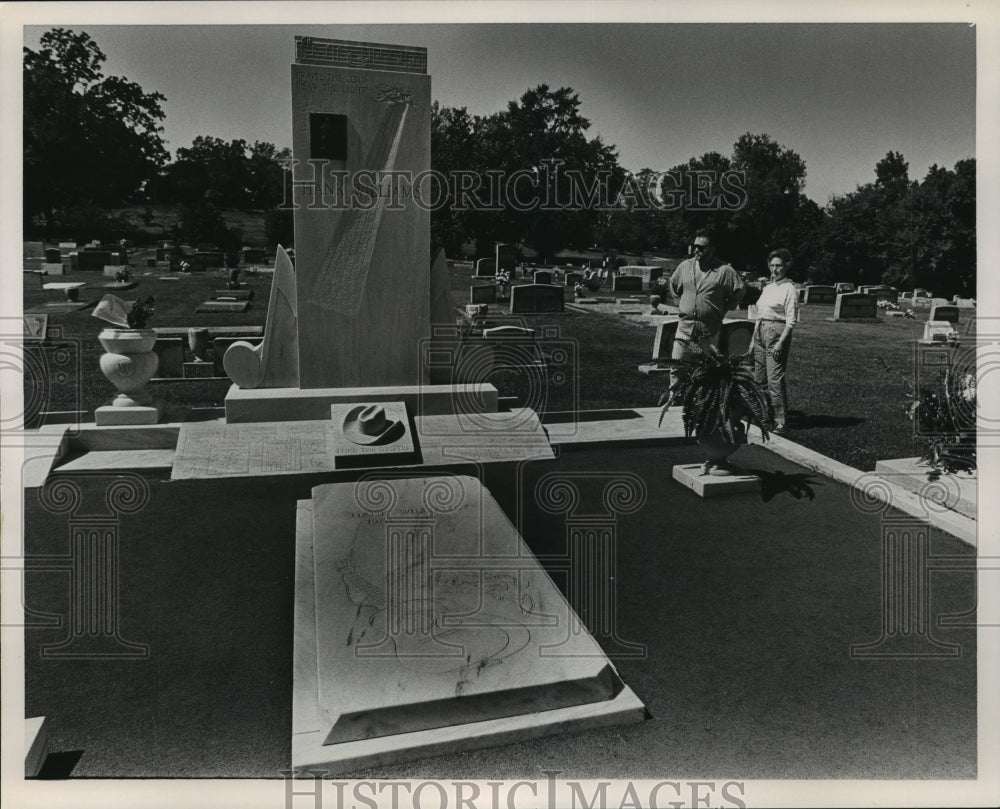 Press Photo Hank Williams Gravesite, Montgomery, Alabama - abna16077 - Historic Images