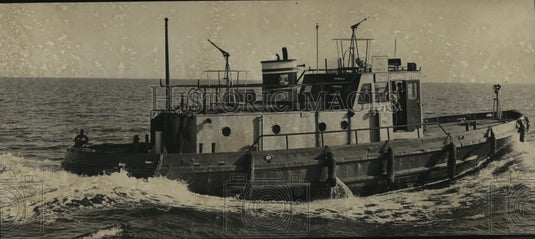 1975 Fireboat churns over Mobile Bay getting ready for firefighting-Historic Images