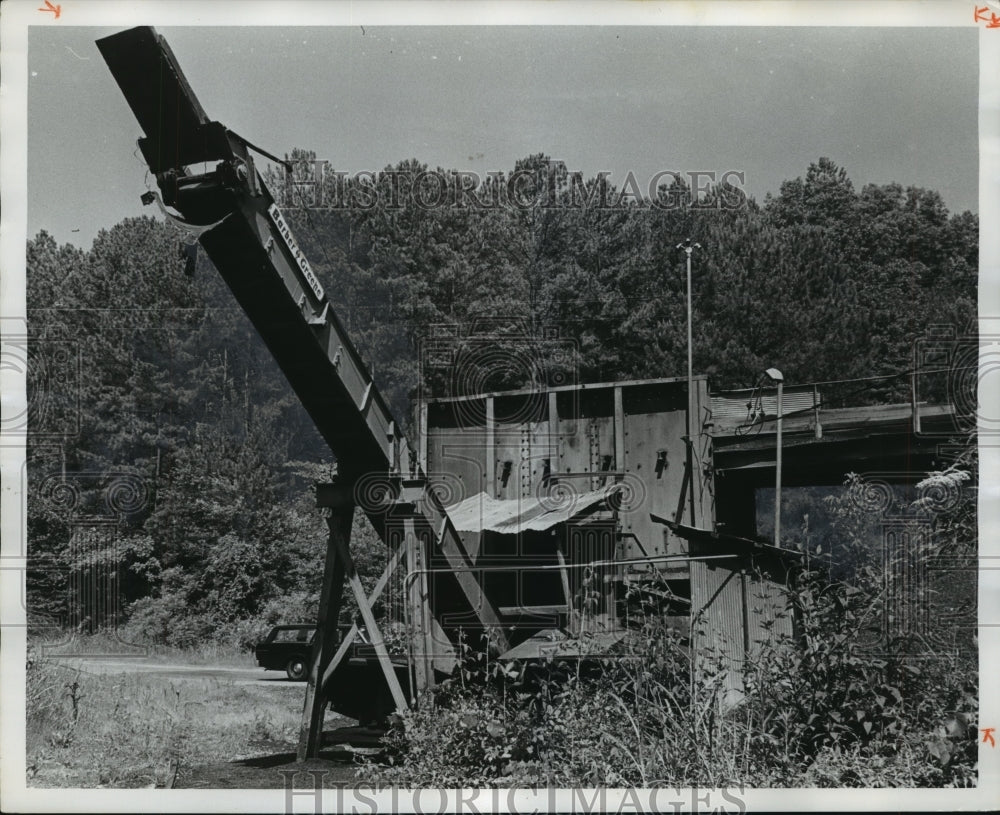 1969 Press Photo Trains are still loaded with coal by this loader, Alabama - Historic Images