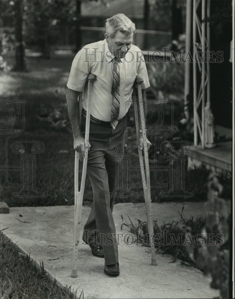 1982 Mayor Curtis Parks, Jr, on Crutches, Fultondale, Alabama - Historic Images