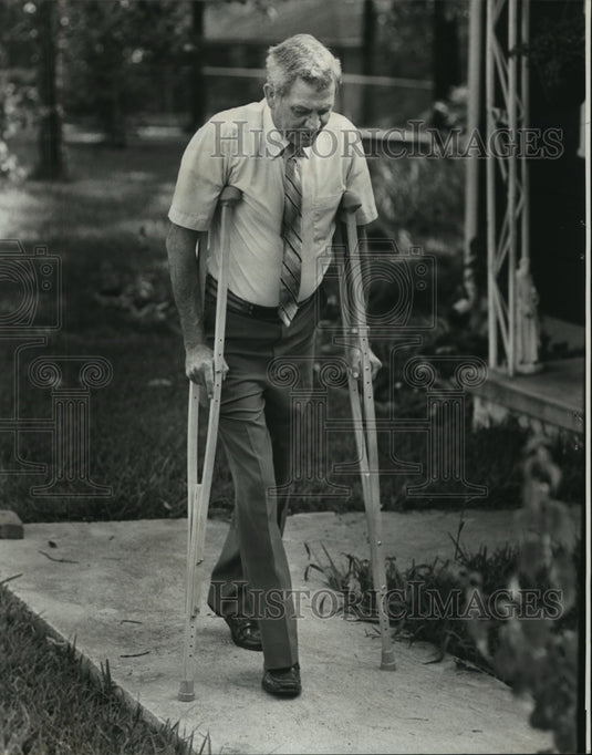 1982 Mayor Curtis Parks, Jr, on Crutches, Fultondale, Alabama - Historic Images