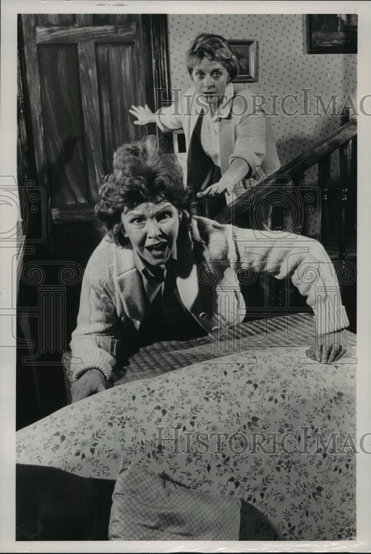 1989, Actors from "Night, Mother" at Birmingham theater. - abna16567 - Historic Images