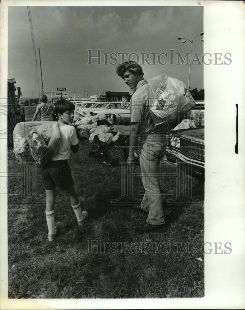 1980 Donald Rice, Sam Withers at Pig Poke Pickup Day, Alabama - Historic Images