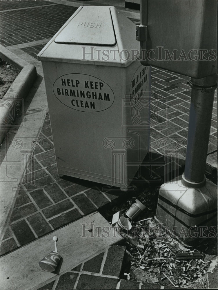 1973 Press Photo Birmingham, Alabama Trash Can Surrounded by Litter - abna16693 - Historic Images