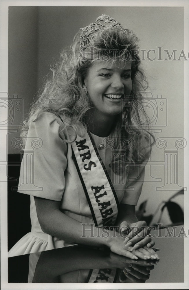 1989 Press Photo Lisa Tumlin of Hayden, Alabama is the new Mrs. Alabama - Historic Images