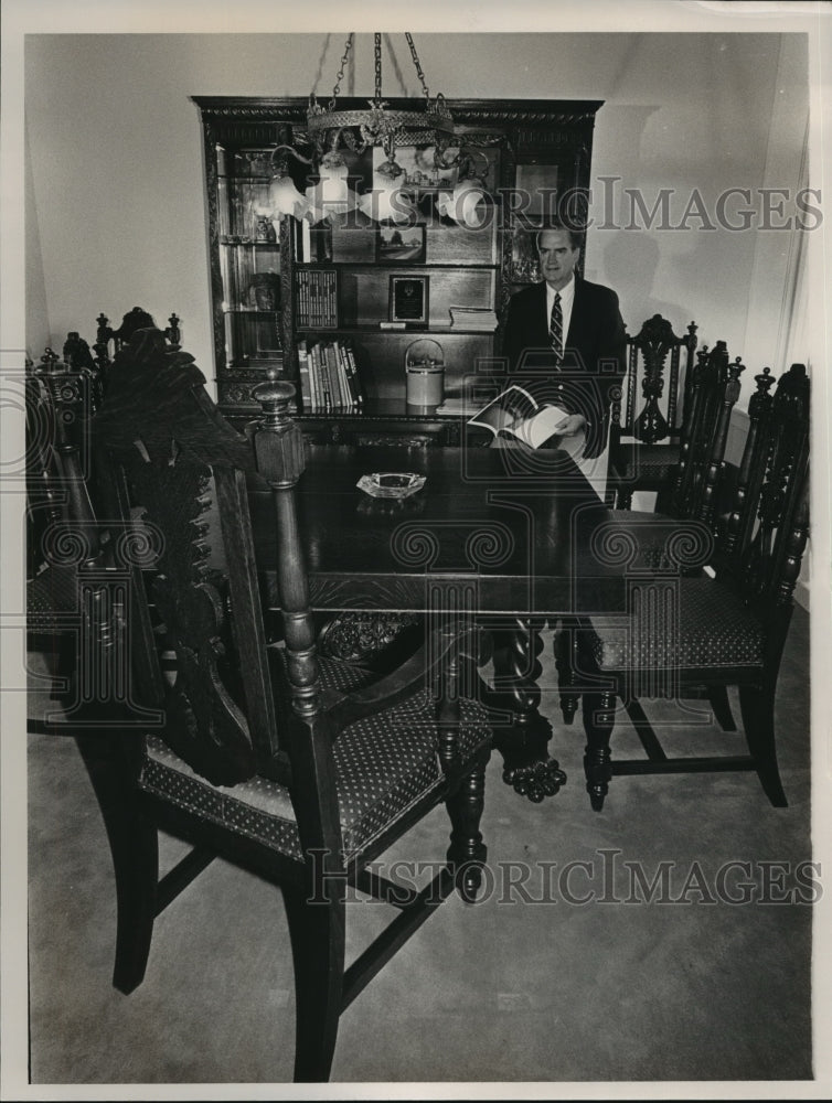 Press Photo Architect Charles Moss in dining room, Birmingham, Alabama - Historic Images