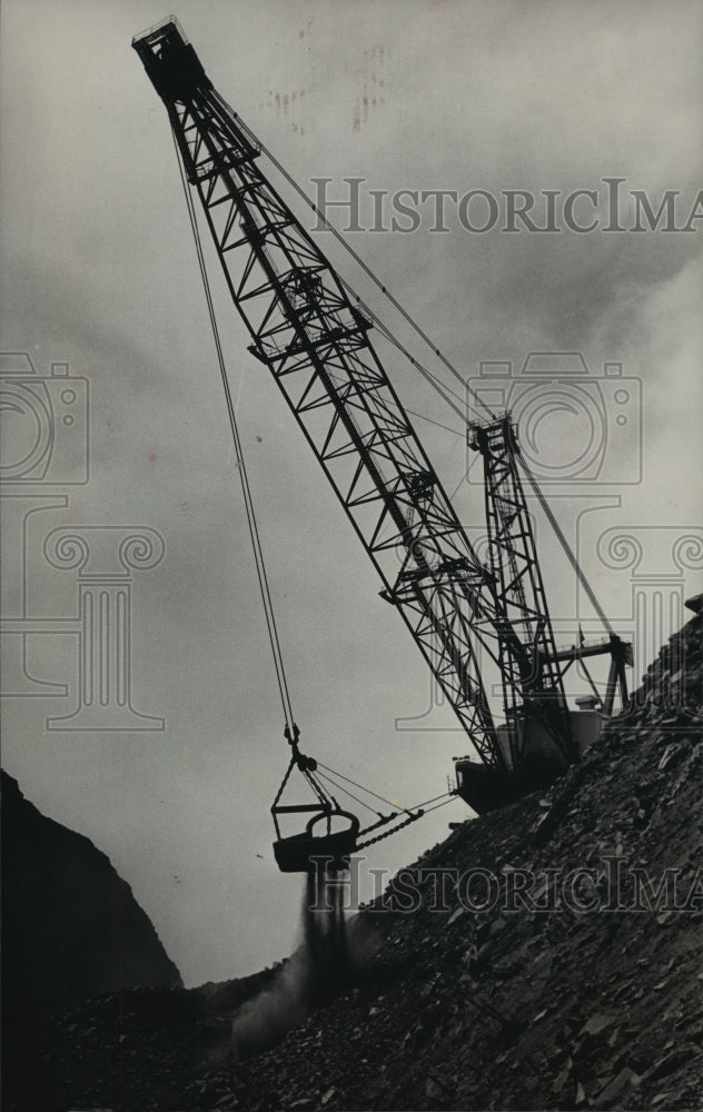 1987, Mining equipment at Flat Top Mine, Drummond, Alabama - Historic Images