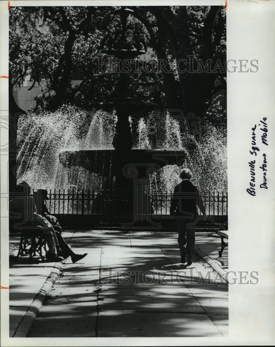 1981 Press Photo Fountain in Bienville Square, downtown Mobile, Alabama - Historic Images