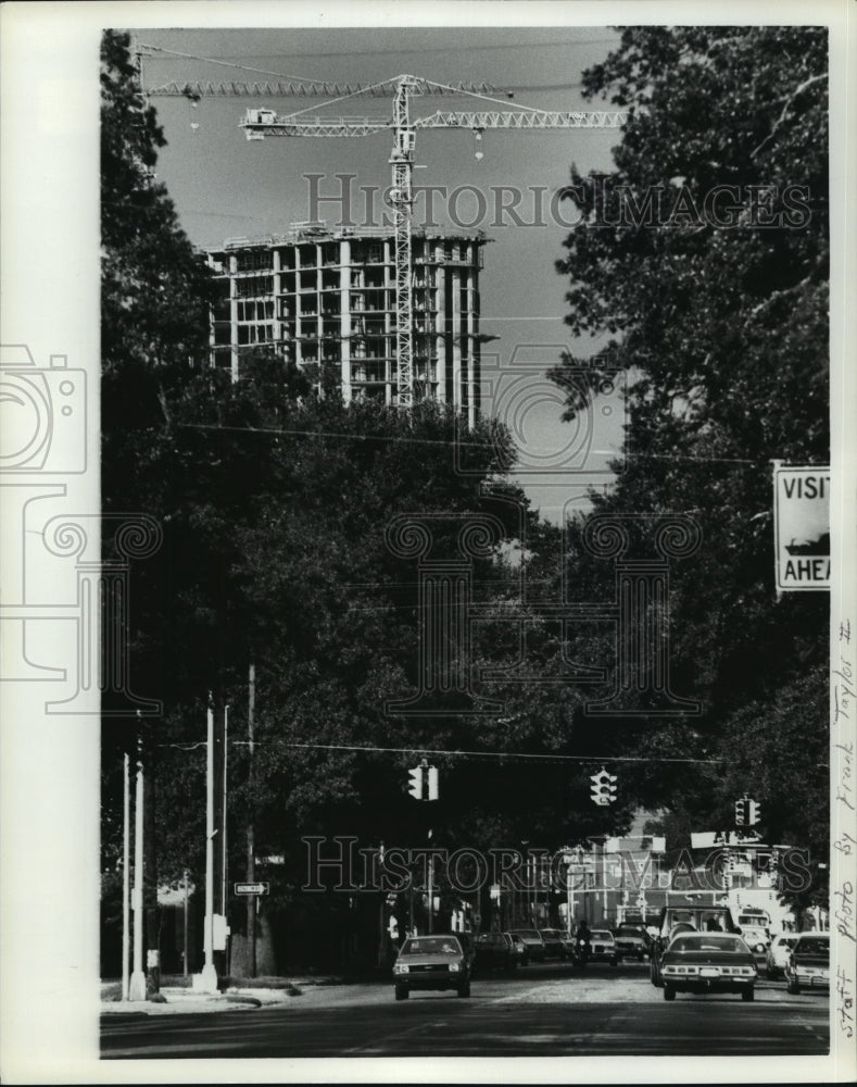 1983 Construction above the oaks along Government Street, Mobile - Historic Images