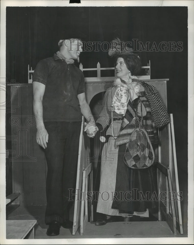 Press Photo Birmingham Civic Opera singers Bryon Jones and Frieda White - Historic Images