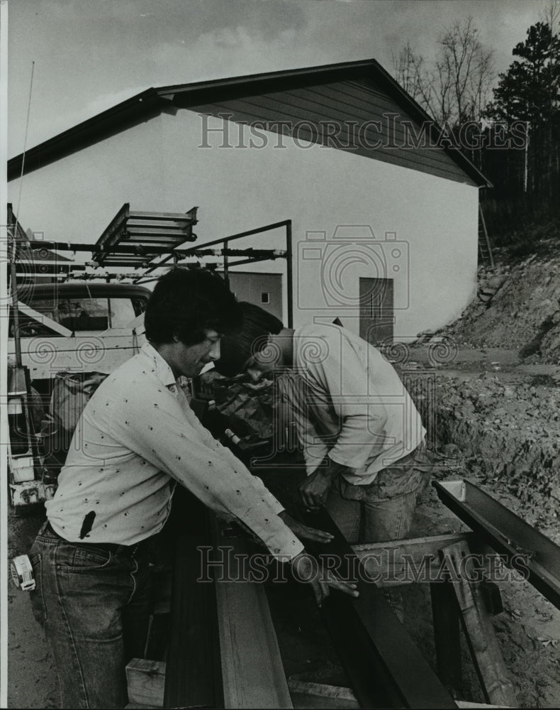 1982, Glory House getting gutters for new building, Oneonta, Alabama - Historic Images