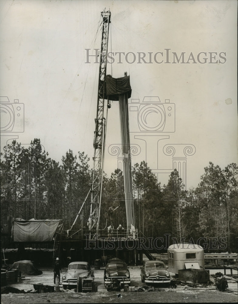 1952, Drilling for oil near Pollard in Escambia County, Alabama - Historic Images