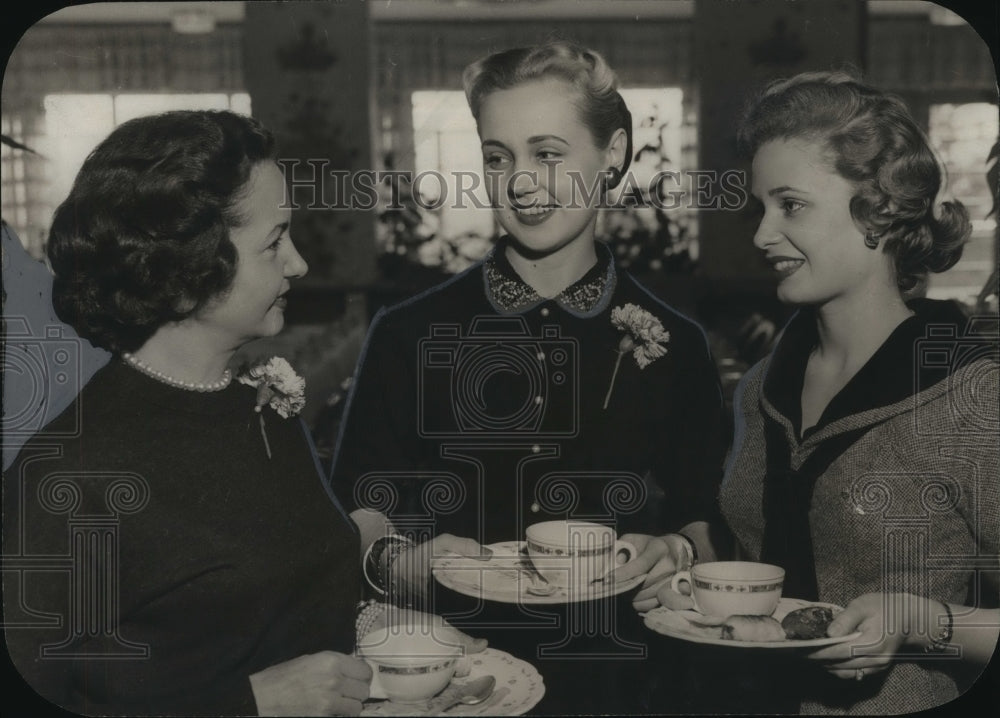 1957, Ellen Martin, Anne Ariail, Miss Alabama; Mrs. Frank Lindstrom - Historic Images