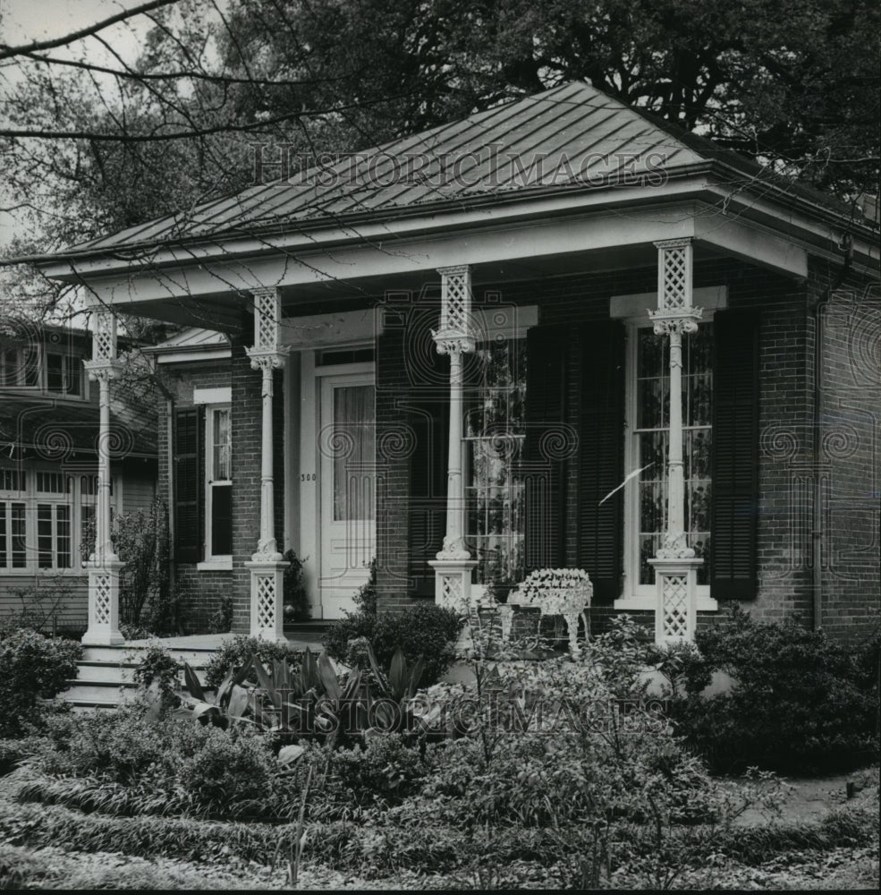 1959 Press Photo Mrs. Beckmann&#39;s Home, built in the 1870s, Mobile, Alabama - Historic Images