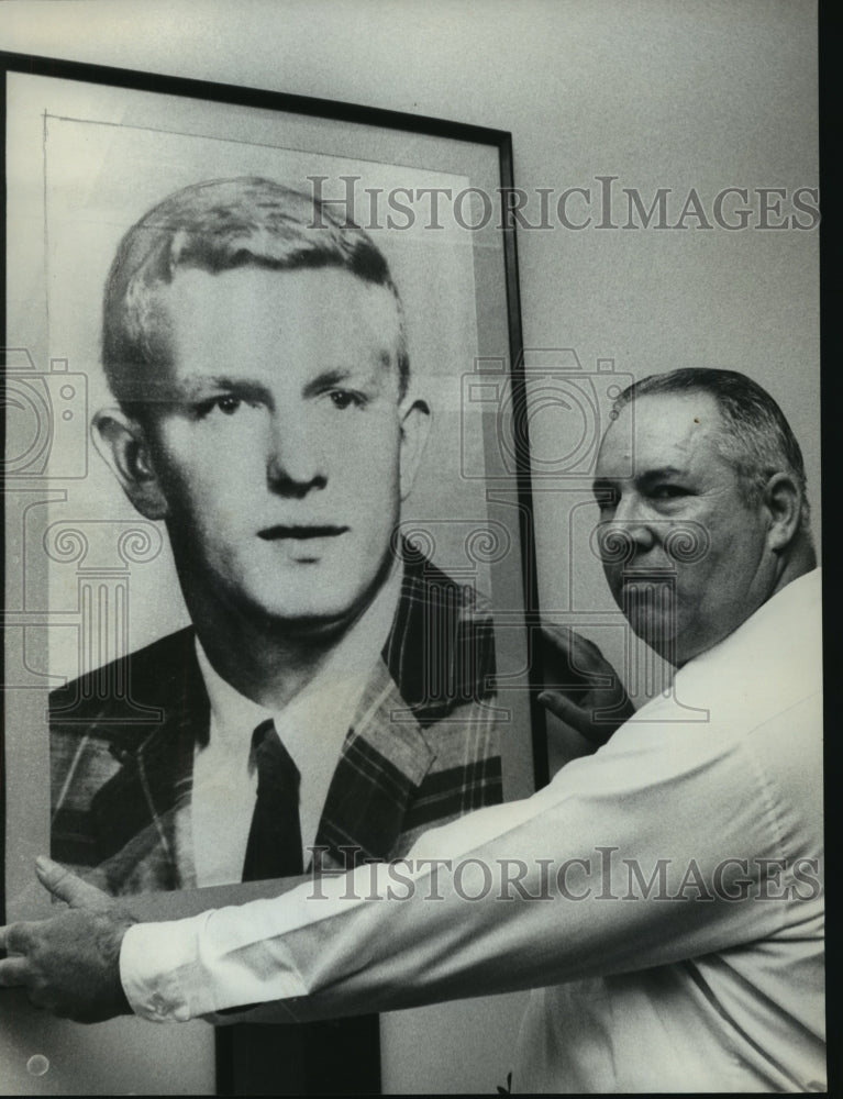 1970, Mayor Bill Waldrop, Midfield and Portrait of Coach Tom Yeilding - Historic Images