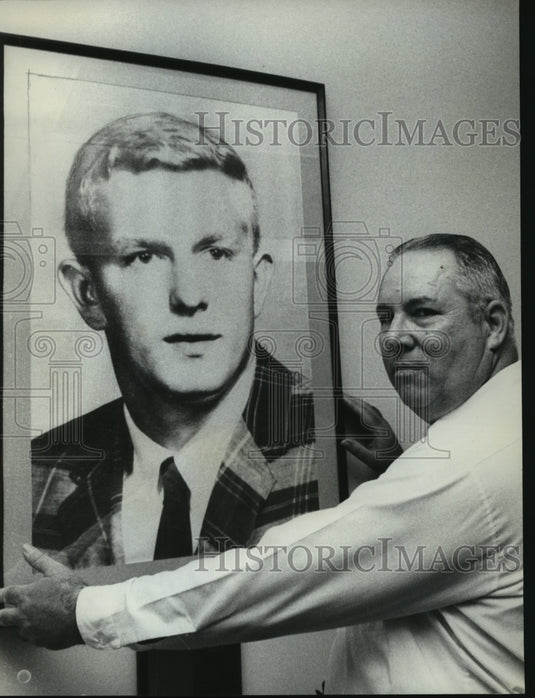 1970, Mayor Bill Waldrop, Midfield and Portrait of Coach Tom Yeilding - Historic Images
