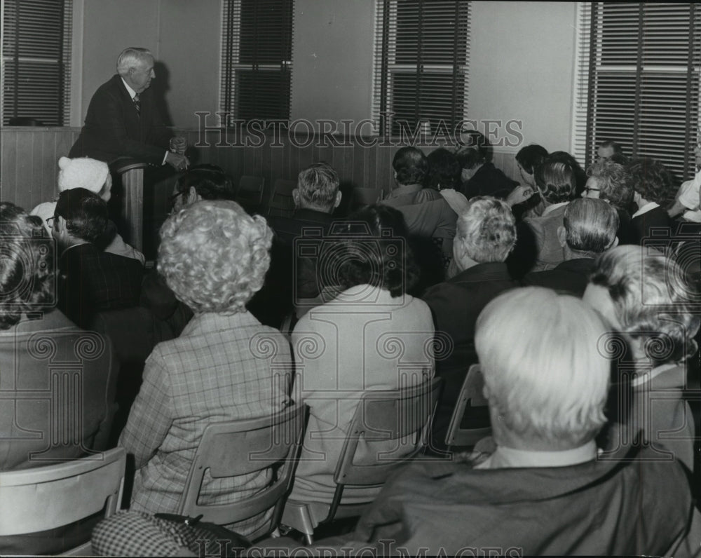 1975 Press Photo Robert Waldrop, Mayor of Homewood, Alabama at Meeting, Others - Historic Images