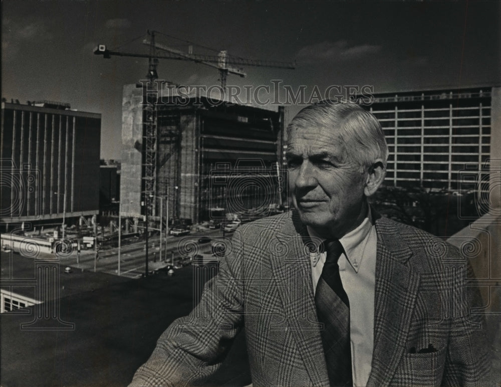 1983 Dr. Joseph Volker with University of Alabama in Background - Historic Images