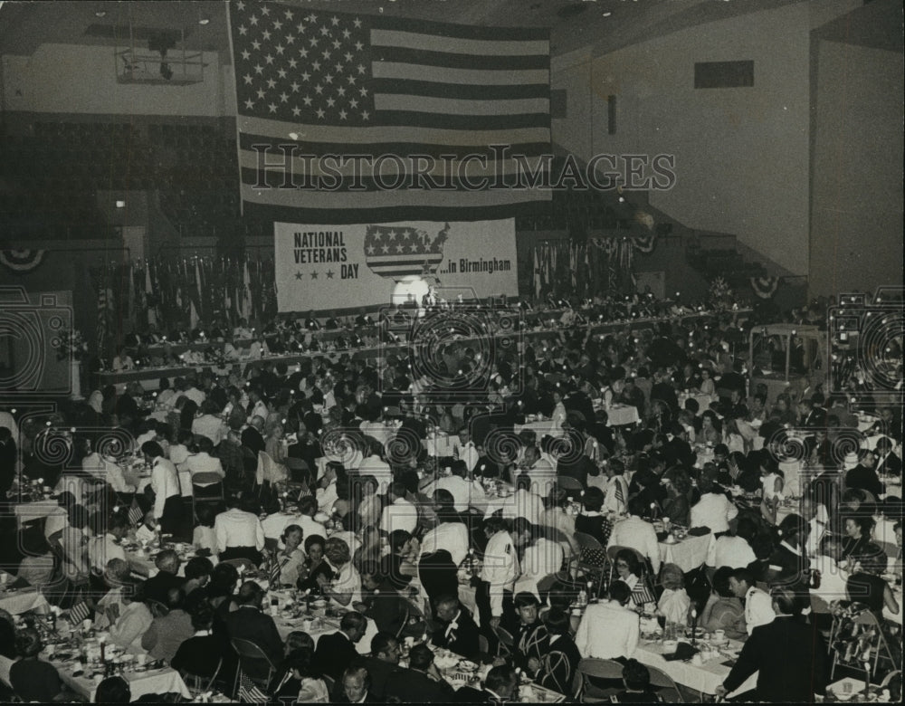 1973 Press Photo Veterans Award Dinner fills Birmingham Municipal Auditorium - Historic Images