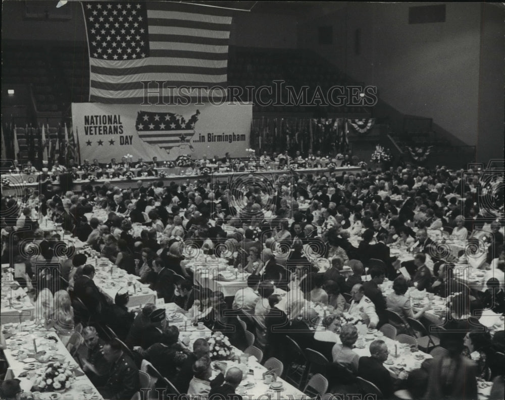 1971 Press Photo Municipal Auditorium packed for national veterans banquet - Historic Images