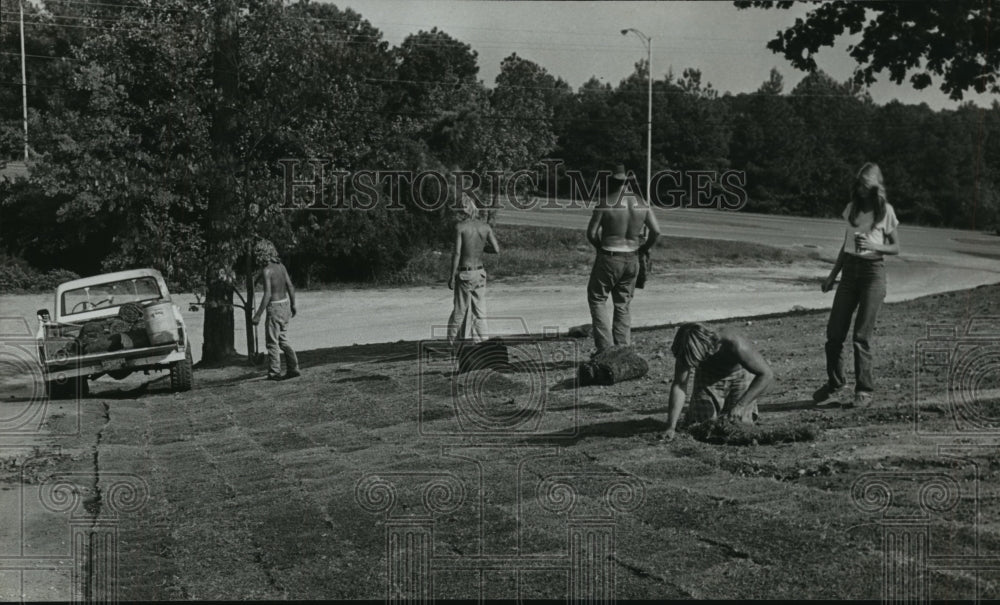 1980 Landscaping work at Wald Park in Vestavia Hills, Alabama - Historic Images