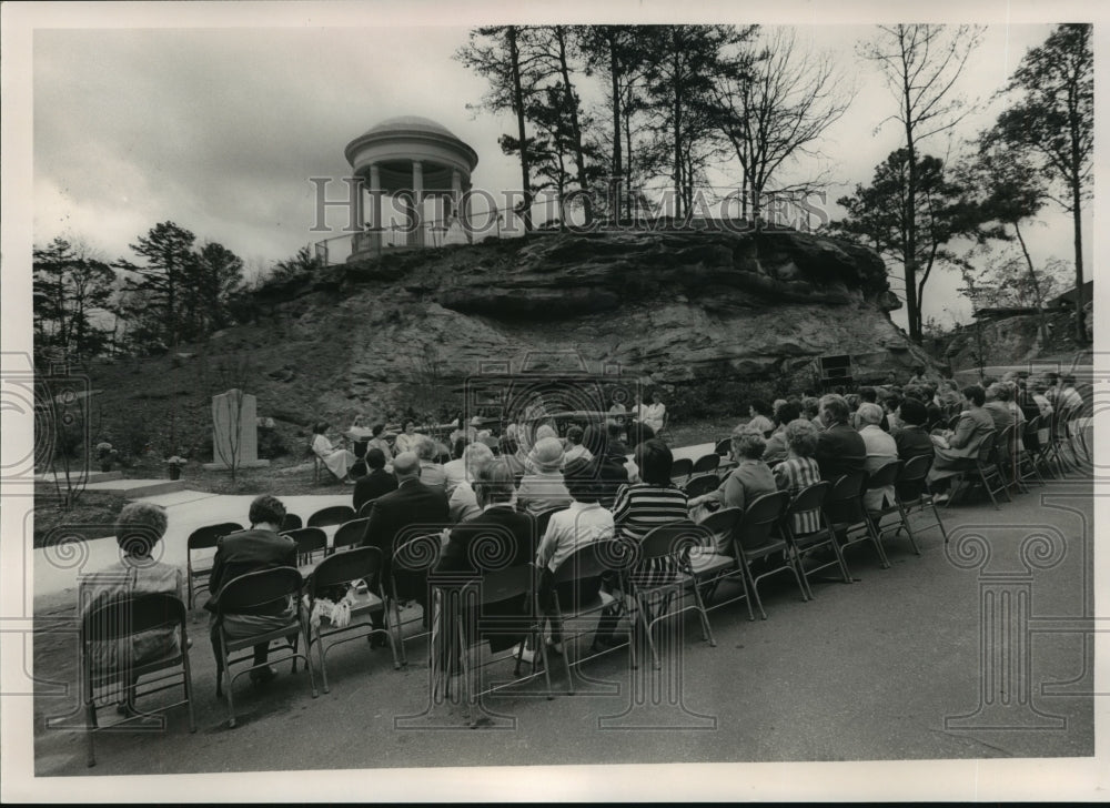 1985, Audience at Temple of Sibyl in Vestavia Hills, Alabama - Historic Images