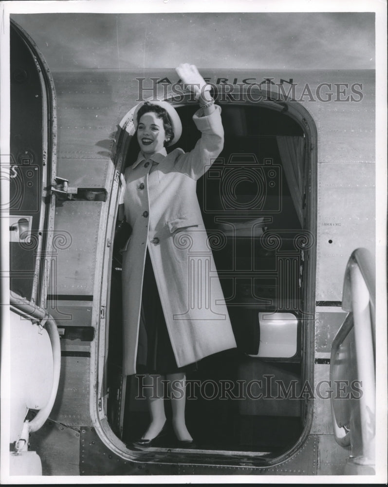 Press Photo Lili Gentle, actress, waves from plane - abna17316 - Historic Images