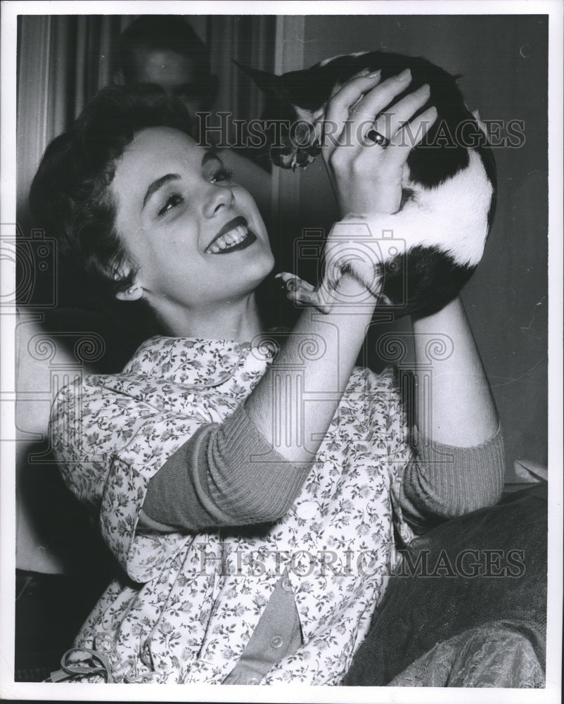 Press Photo Lili Gentle, actress, with puppy - abna17322 - Historic Images