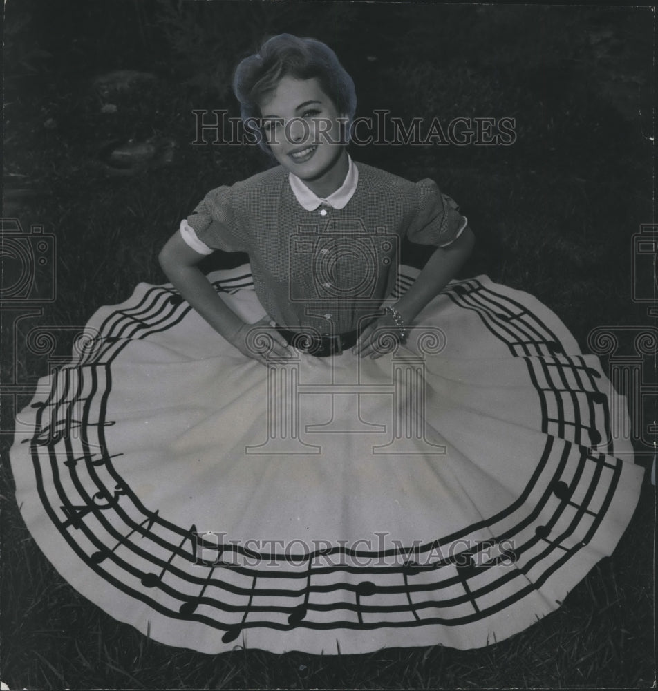 1958 Press Photo Lili Gentle to graduate from 20th Century-Fox Studios School - Historic Images
