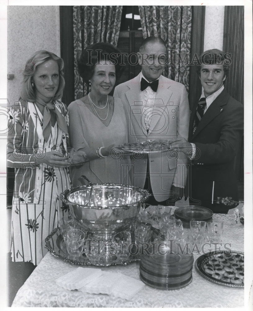 1976 Press Photo Dr. & Mrs. Leslie Wright, Samford University Freshman Reception - Historic Images
