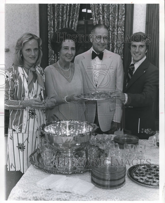 1976 Press Photo Dr. & Mrs. Leslie Wright, Samford University Freshman Reception - Historic Images
