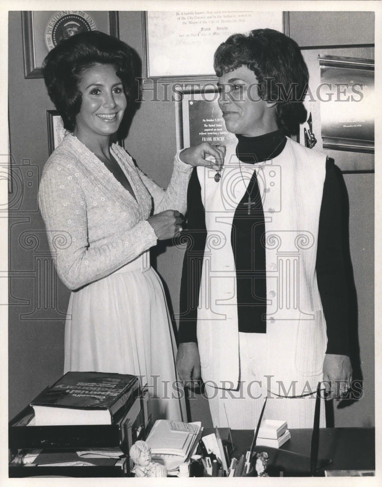 1974, Cornelia Wallace, wife of Alabama Governor, putting on pin - Historic Images