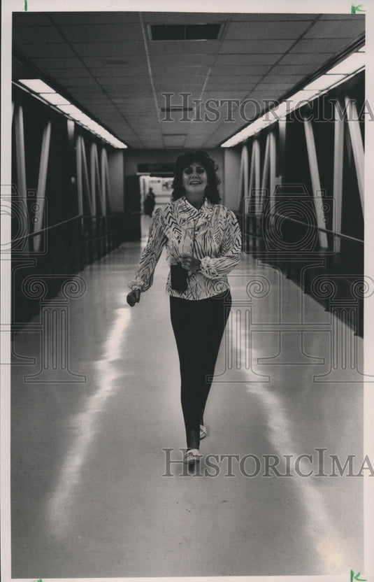1987, Cornelia Wallace, former wife of Alabama governor, in hallway - Historic Images