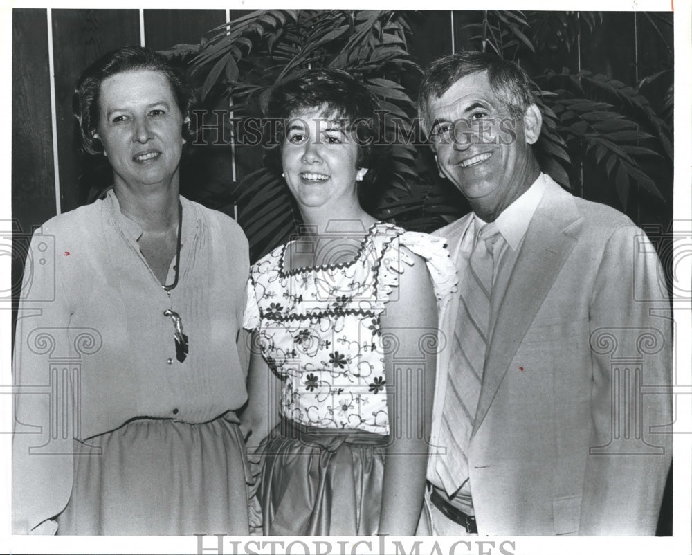 1981 Lynn, Lee and Fritz Woehle at a social event - Historic Images