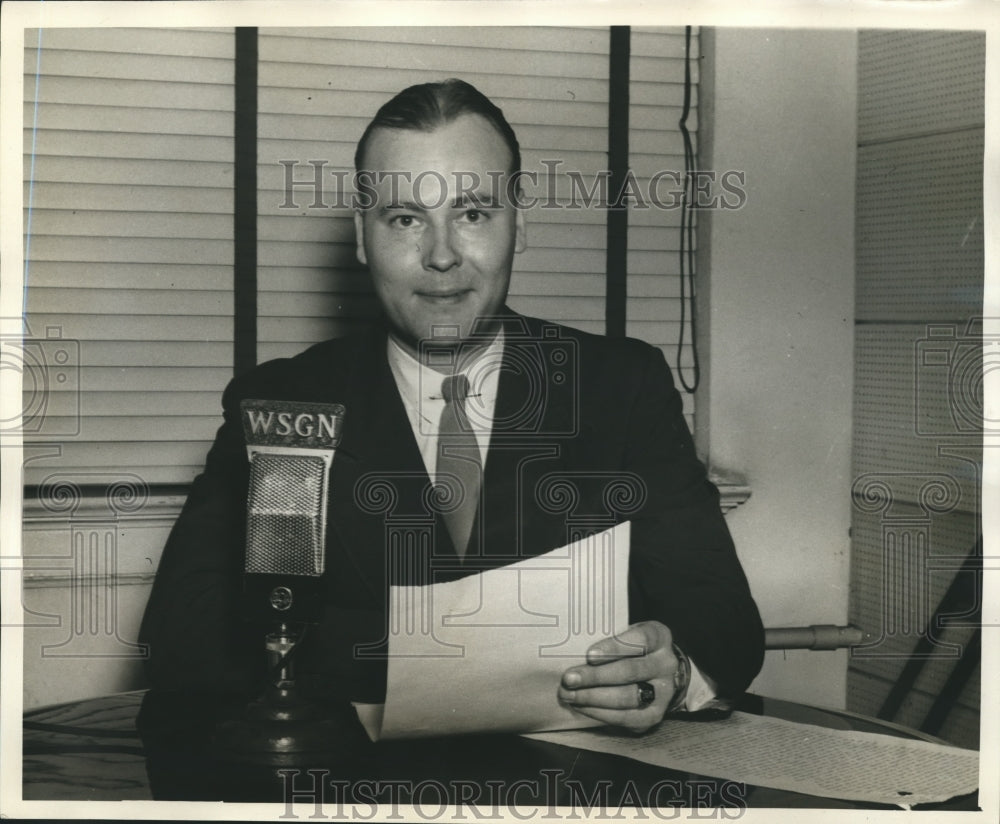 1943, WSGN radio broadcaster Larry Yester, Birmingham, Alabama - Historic Images