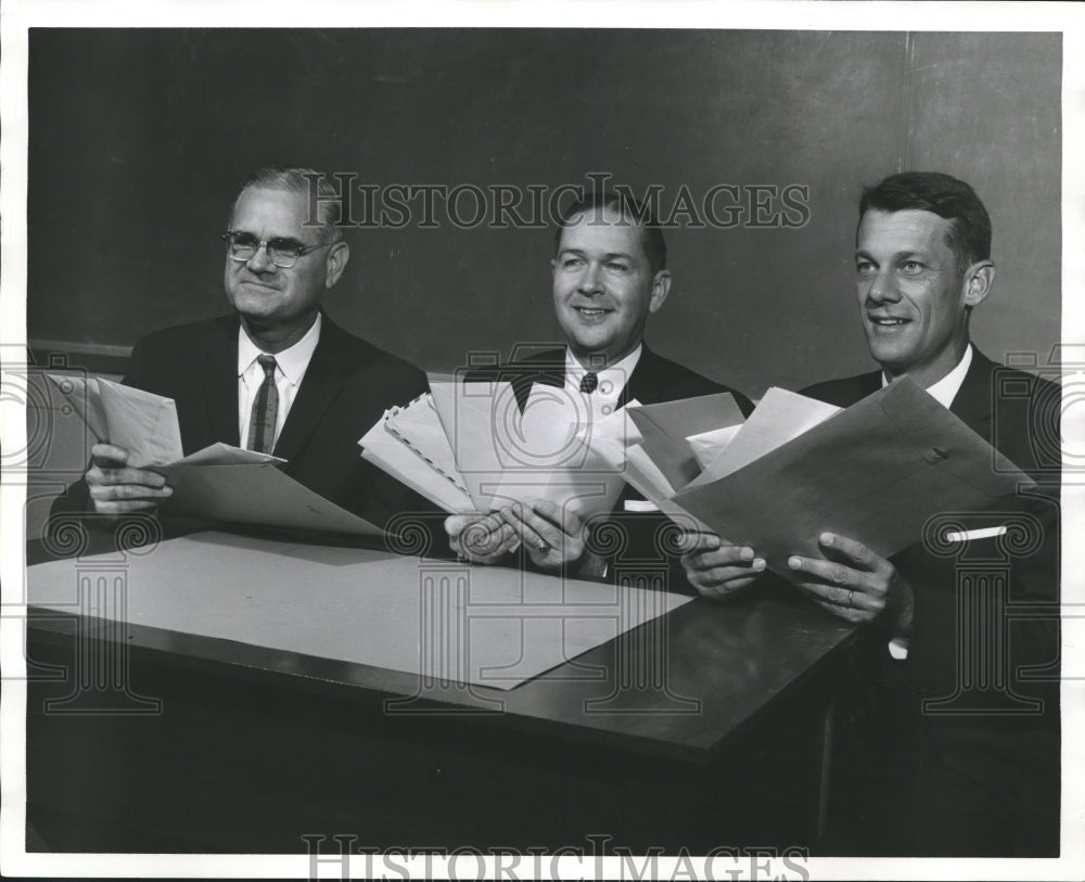 1961 Press Photo Architect Charlie Davis and Dr. Leslie Wright at Howard College - Historic Images