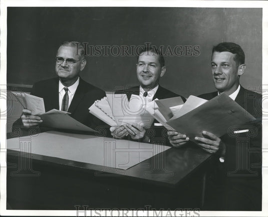 1961 Press Photo Architect Charlie Davis and Dr. Leslie Wright at Howard College - Historic Images