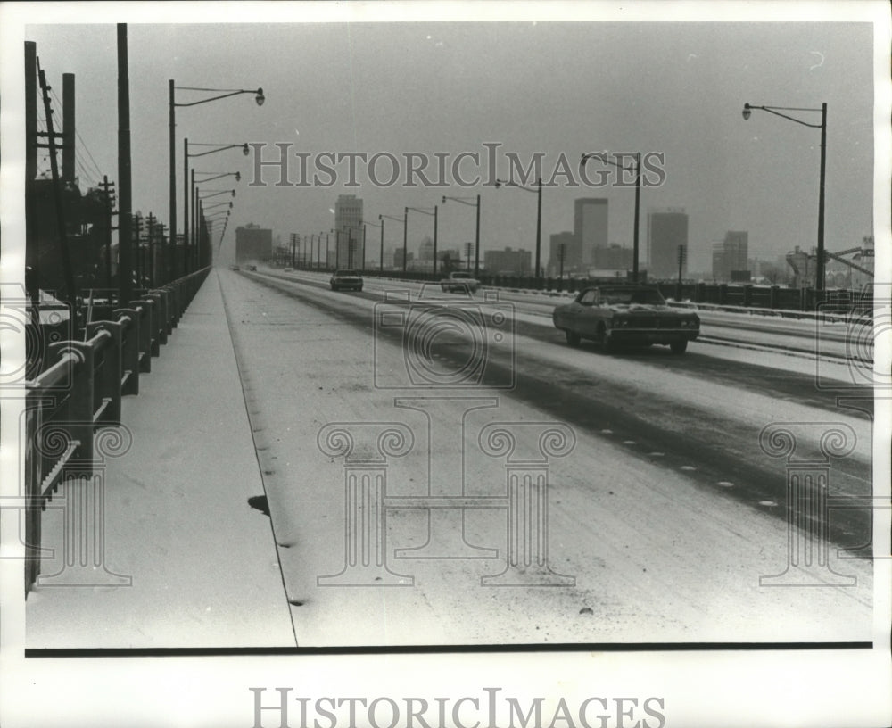 1977 View of cars on snowy 1st Street Avenue viaduct, Alabama - Historic Images