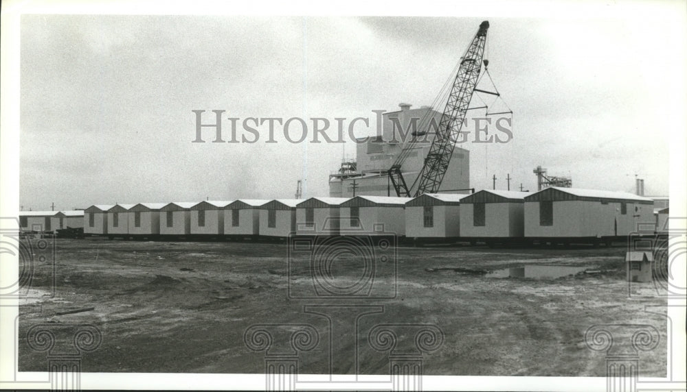 1991, Many portable buildings and large crane - abna17945 - Historic Images