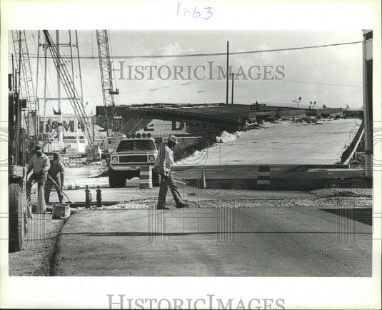 1986 Construction on Alabama State Docks Overpass - Historic Images
