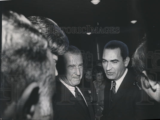 1969 Press Photo Vice President Agnew and GOP Chairmen Dick Bennet talk - Historic Images