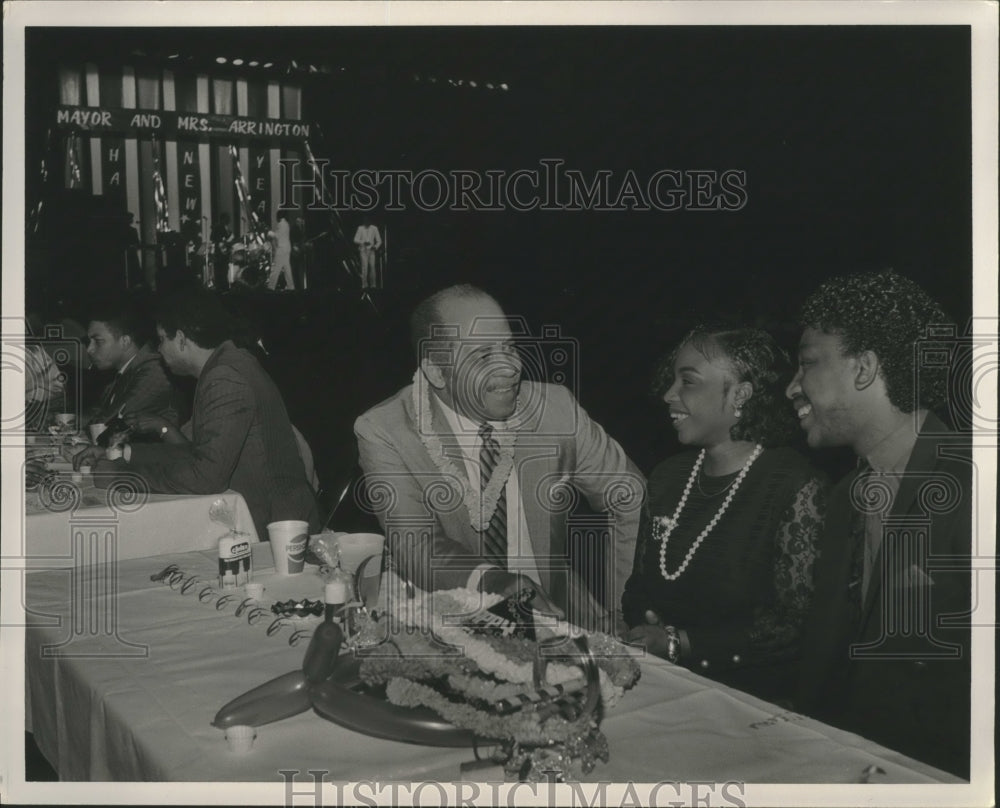 1986 Birmingham, Alabama Mayor Richard Arrington With Daughter - Historic Images