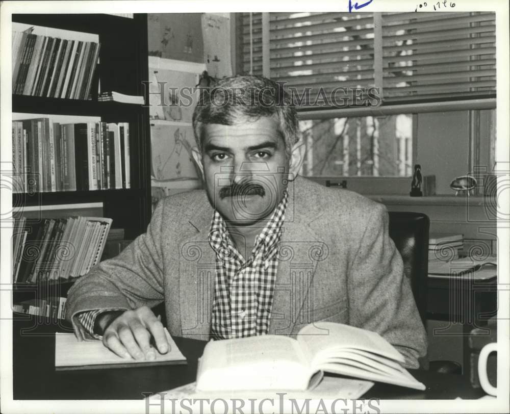 1981 Press Photo Director Achilles Armenakis, Auburn University - abna18199 - Historic Images